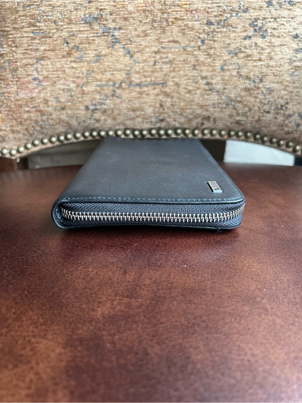 Victorinox Zip Around Continental/Travel Wallet - Picture 5 of 8